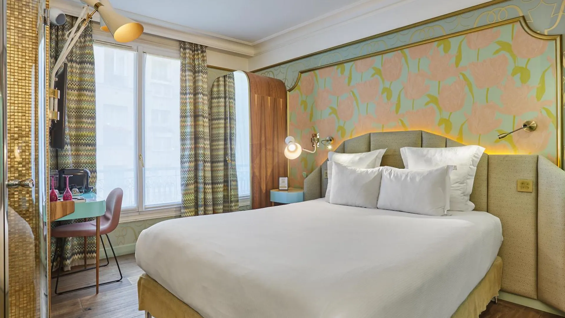 Hotel Idol