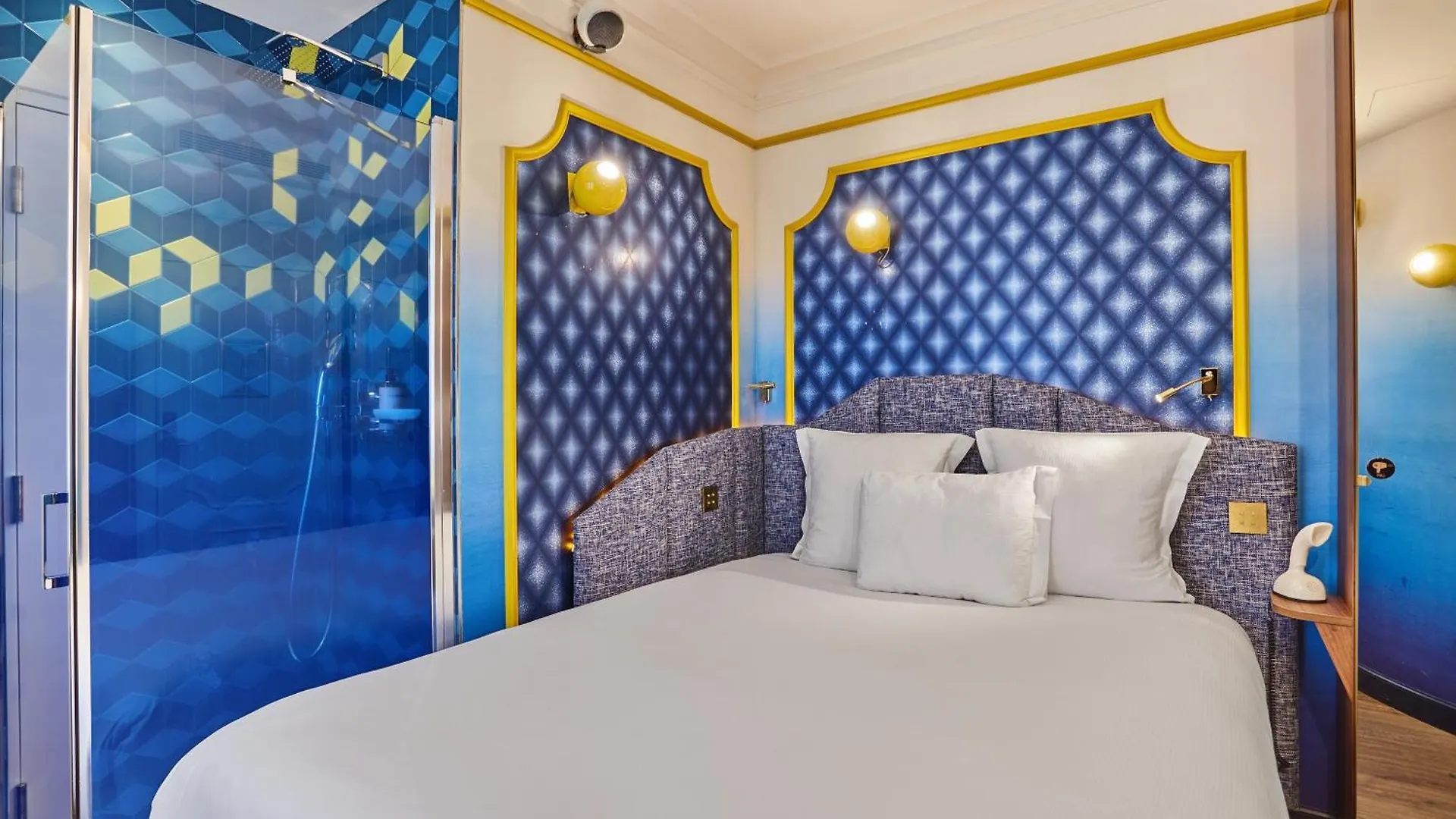 Hotel Idol